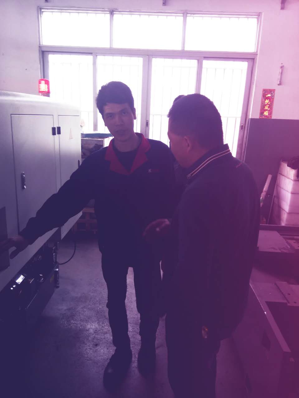 凱恩利技術(shù)人員馬生培訓(xùn)李建林老板數(shù)控車床的操作方法