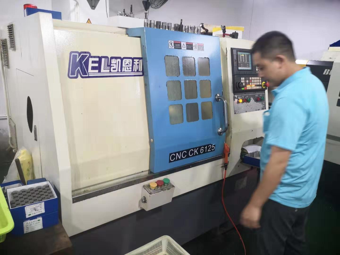 凱恩利 25標(biāo)準(zhǔn)排刀機(jī) （楊師傅使用中）