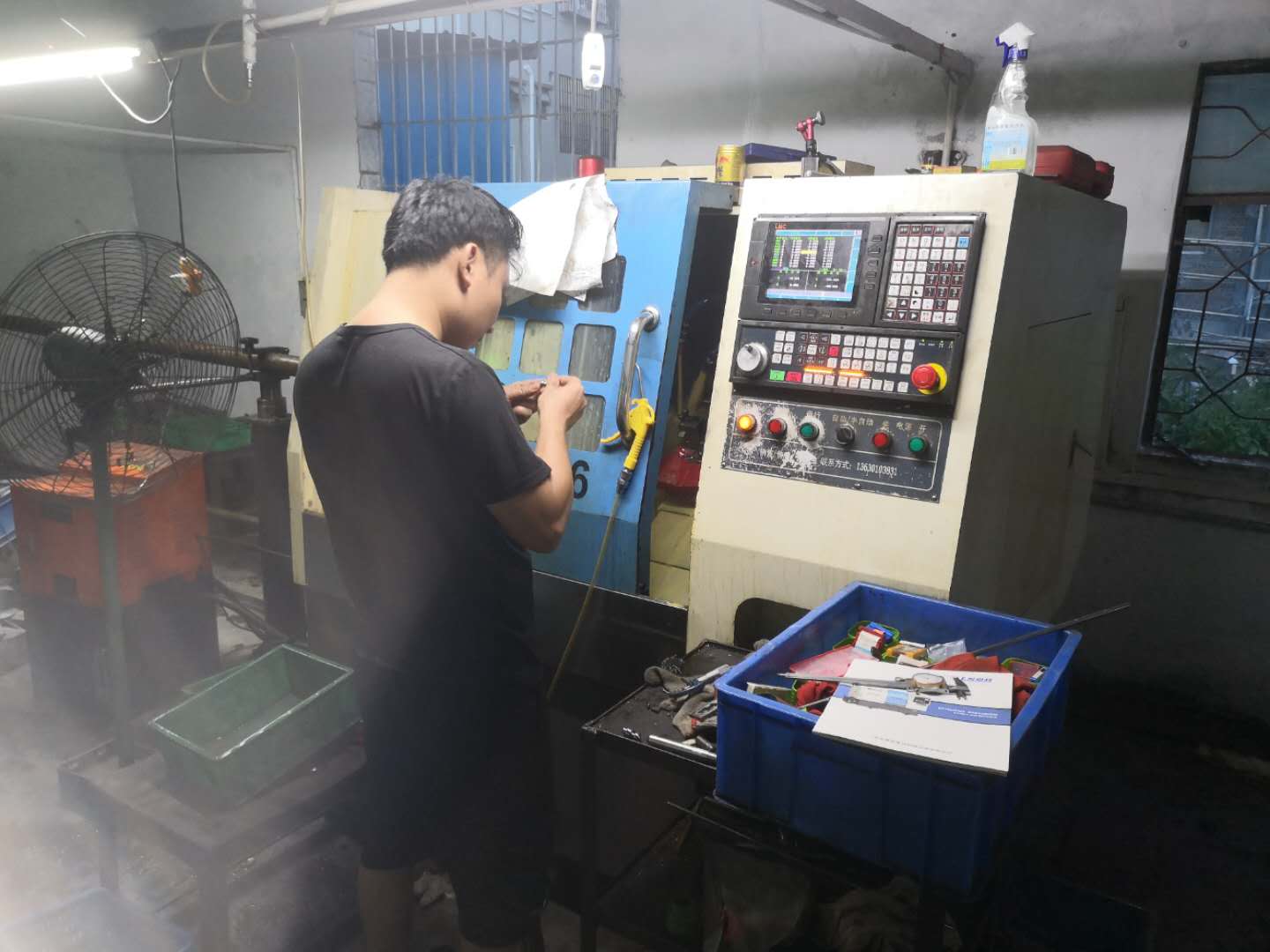 凱恩利 數(shù)控車床36機(jī) 現(xiàn)場(chǎng)使用展示